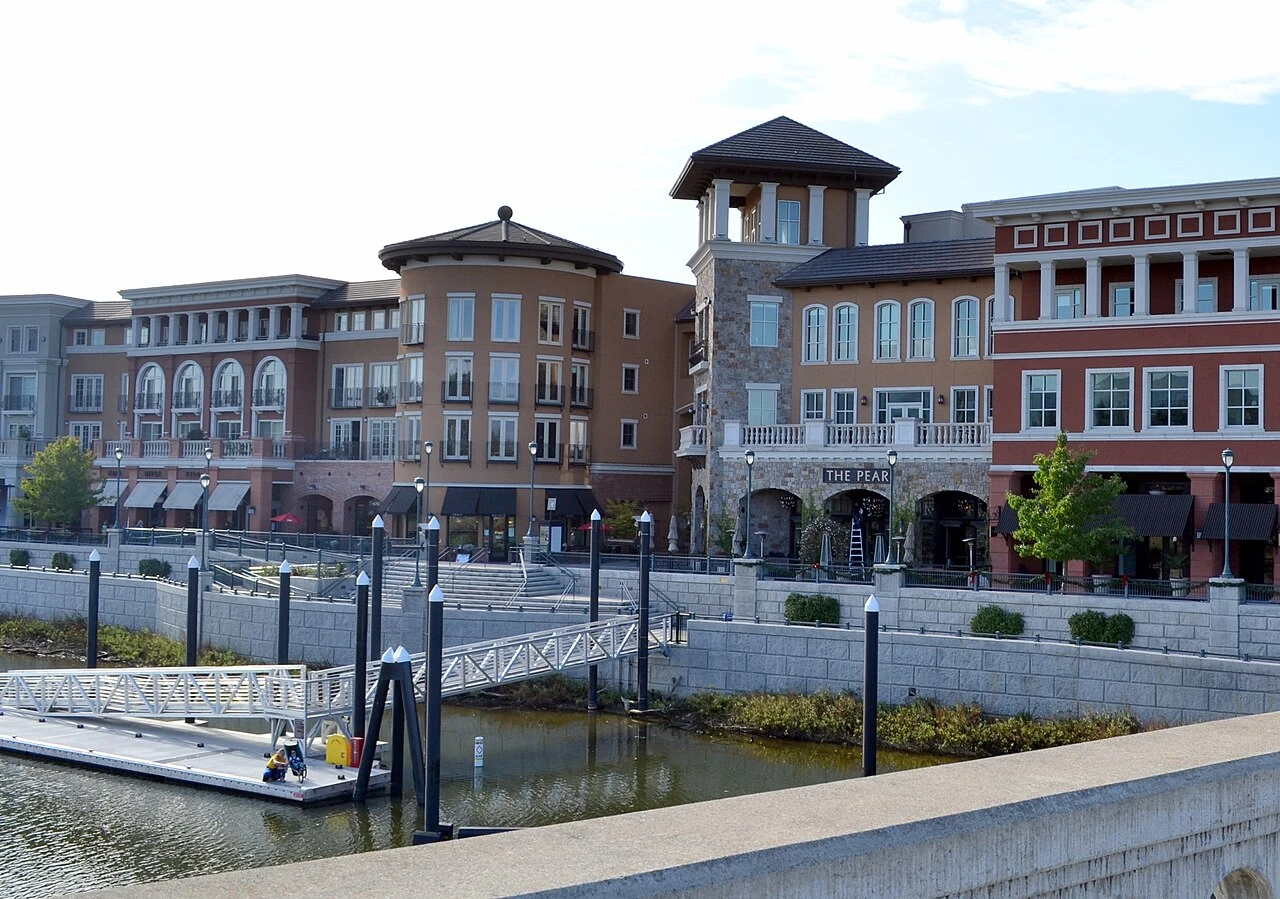 City_of_Napa_by_the_Napa_River_(cropped_2).JPG
