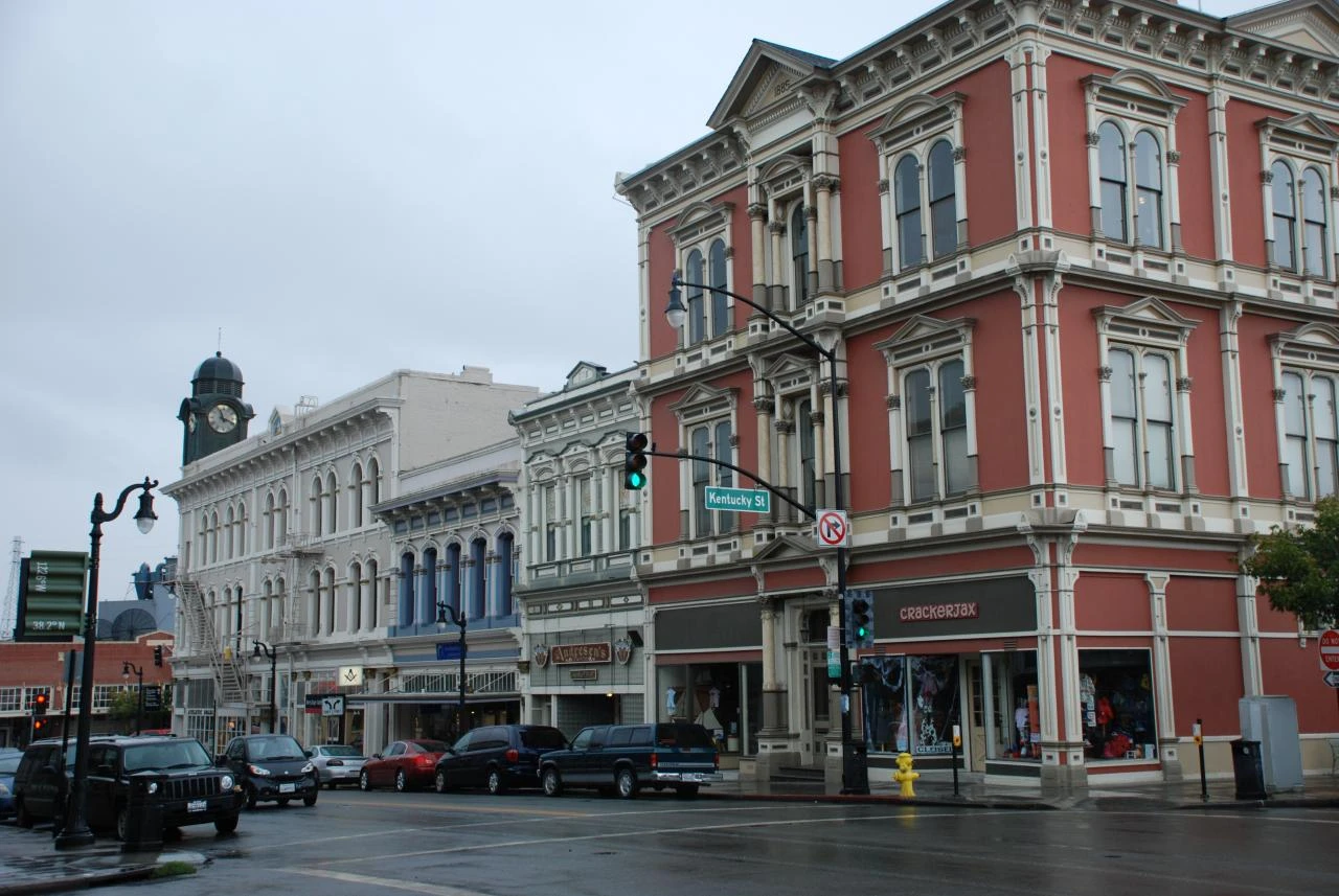 Petaluma_(5095391575).jpg